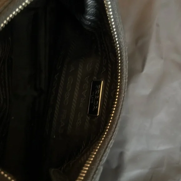 AUTHENTIC PRADA RE-EDITION 2005 - Picture 3 of 9